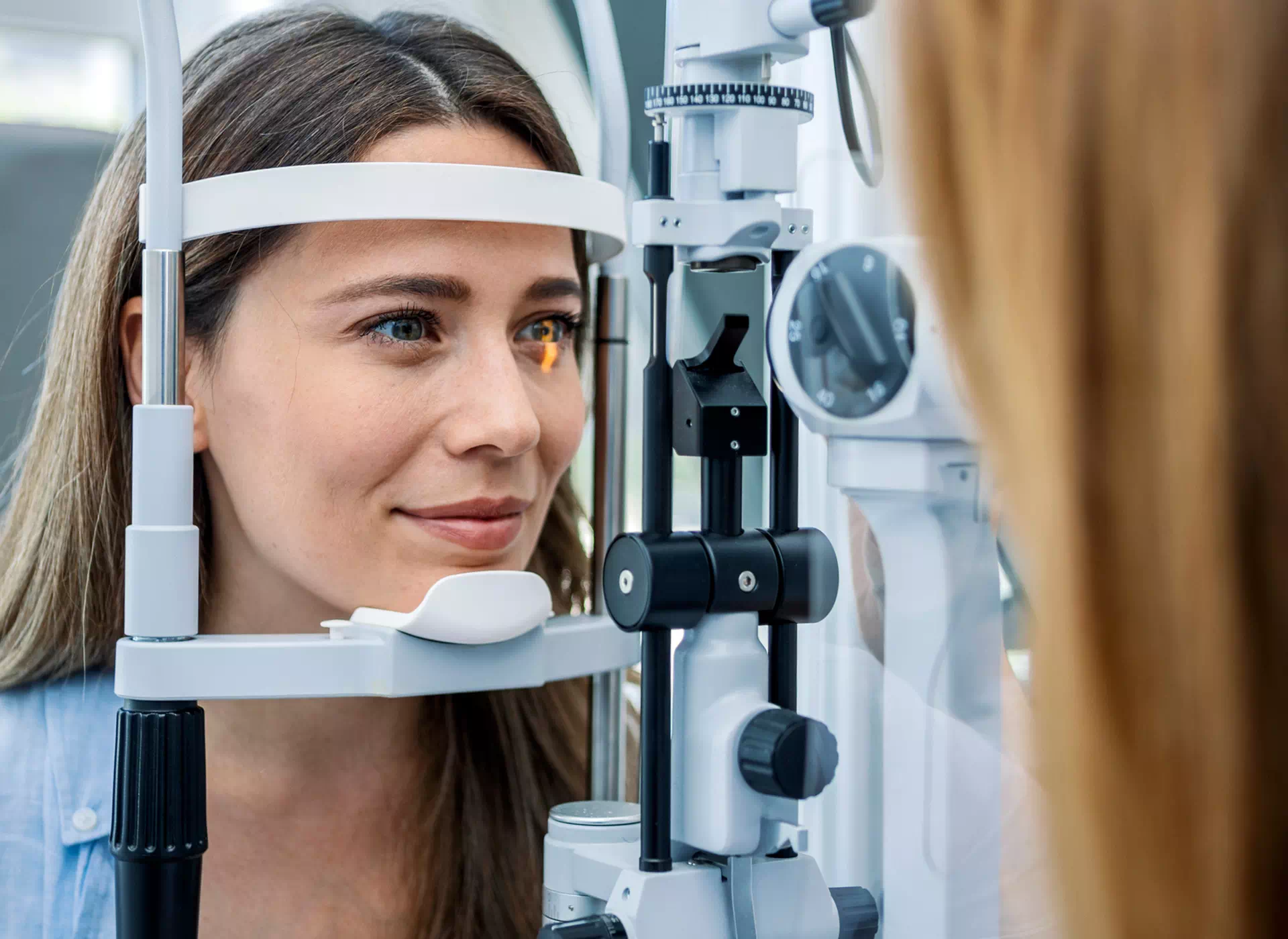 badanie wzroku u kobiety